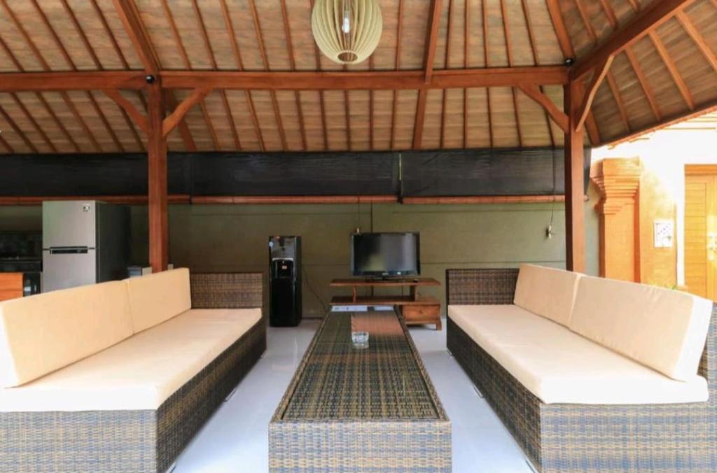 three brothers bungalow open lounge