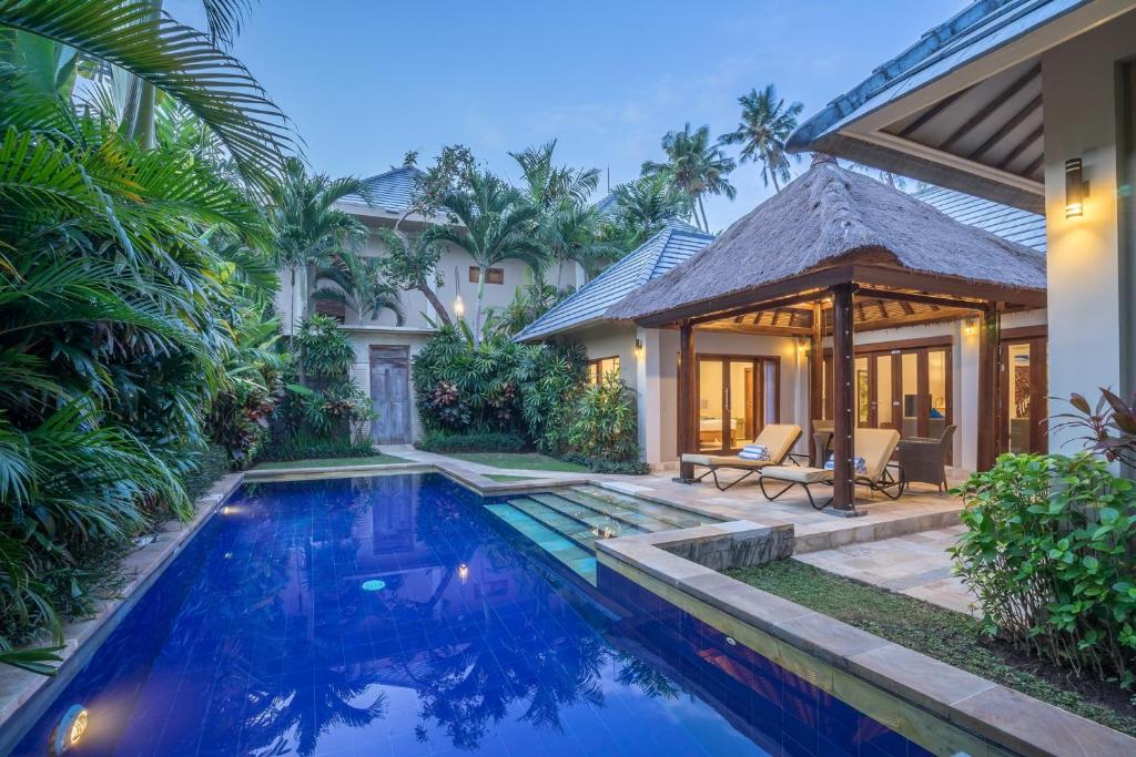 Villa with private pool and gazebo