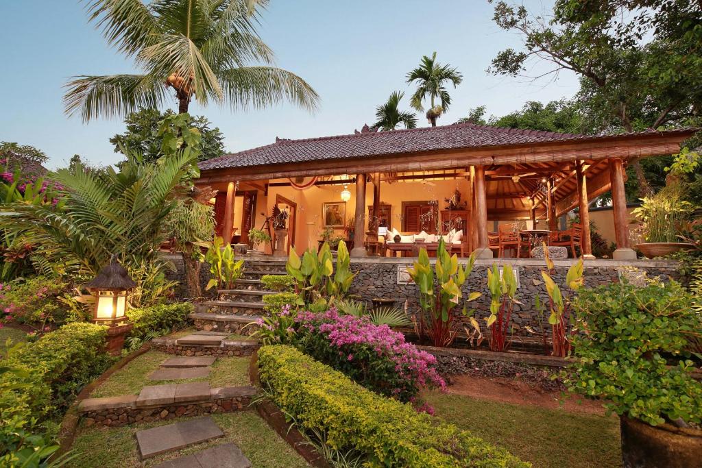 Balinese villa with lush garden