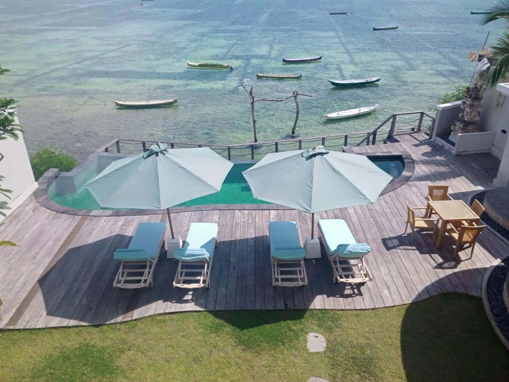 ceningan beachside_pool view