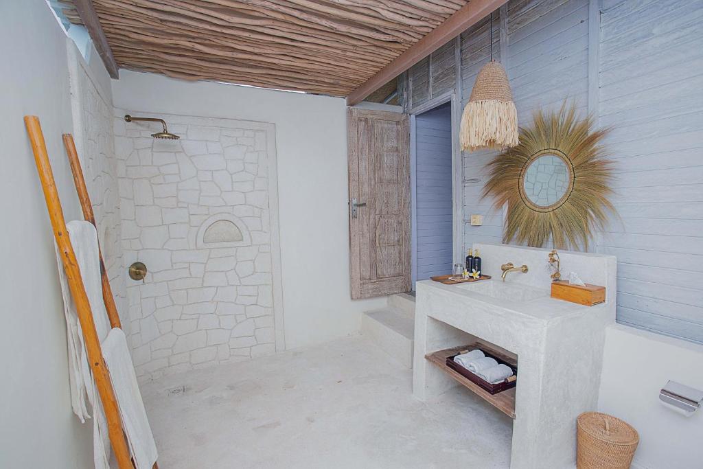 puncak villa open bathroom