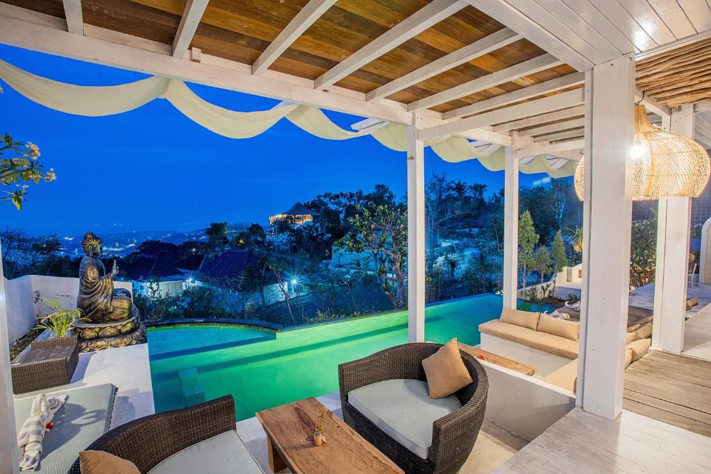 puncak villa pool view night
