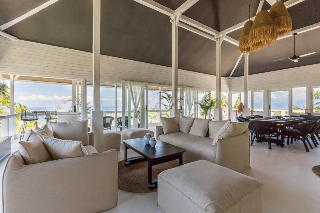 villa chama lounge and view