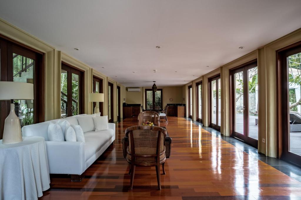 kayumanis villa open living room