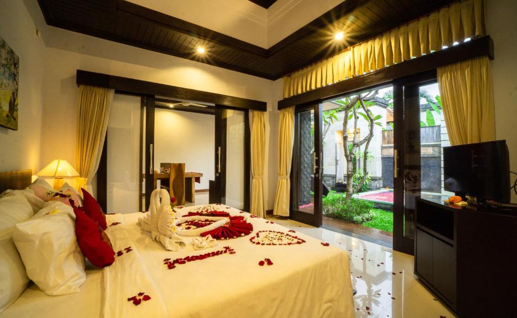 kayu villa bedroom romantic