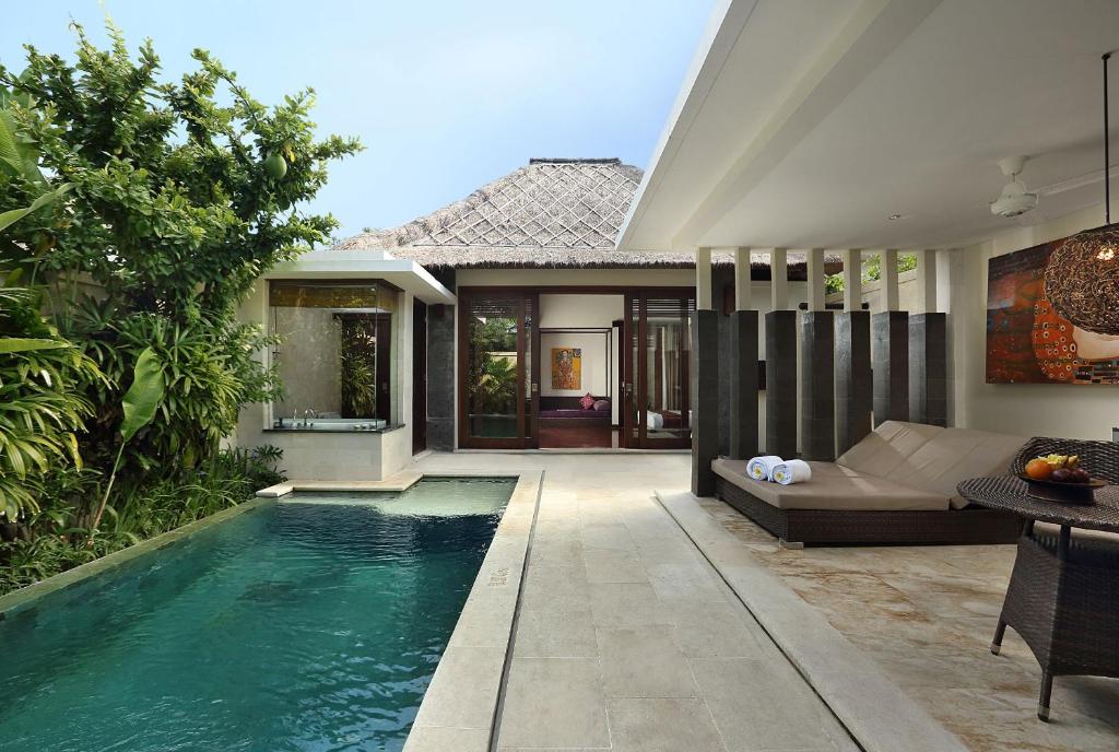 mahagiri villa outdoor living