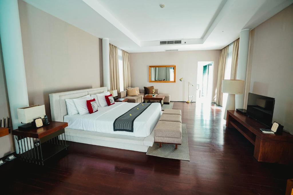 javana villa king bed