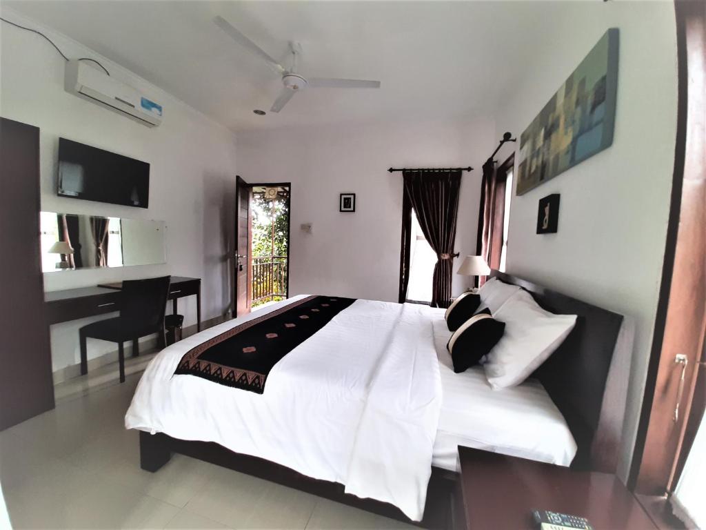 Modern bedroom with white bedding