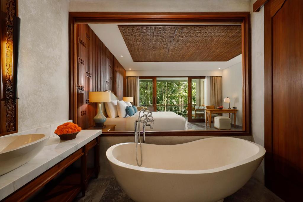 abisena ubud villa luxury bathroom