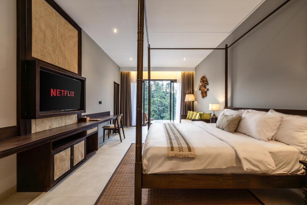 clifton ubud villa entertainment bedroom