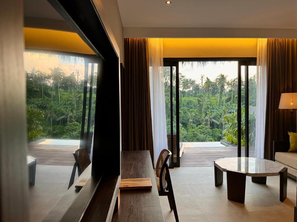 clifton ubud villa pool view room