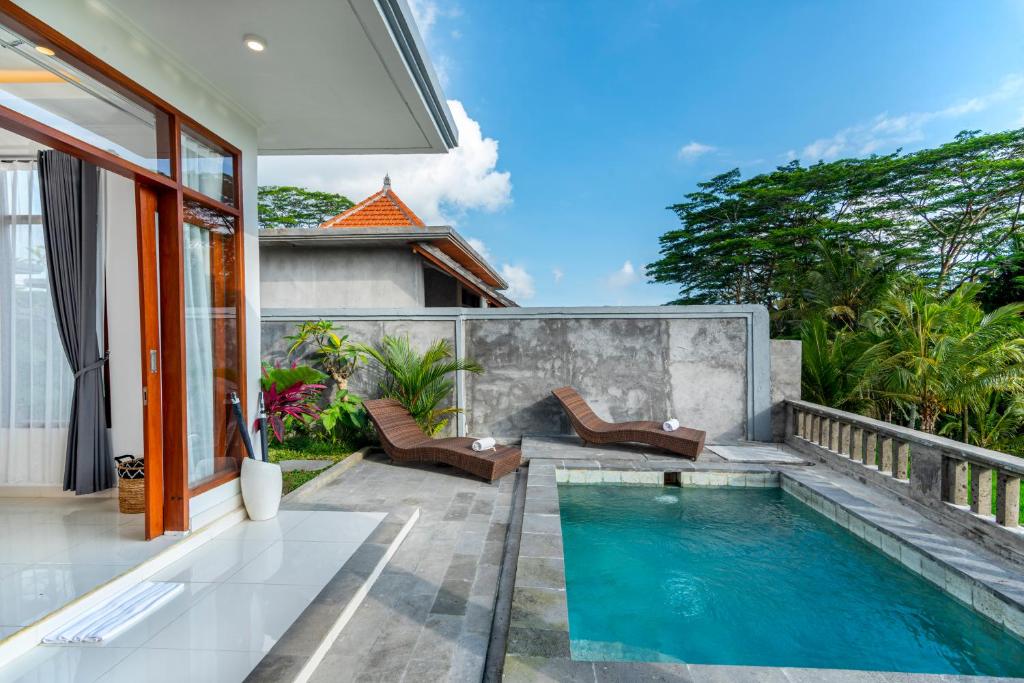 santhi villa poolside