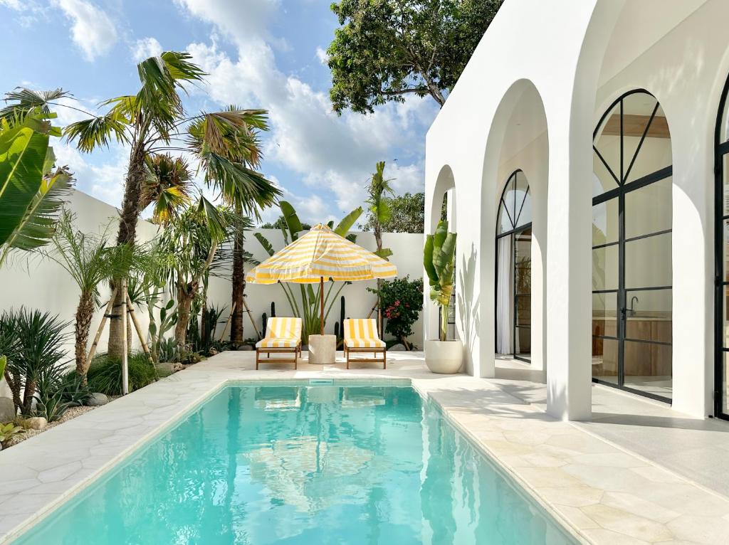 poolside dolce villa